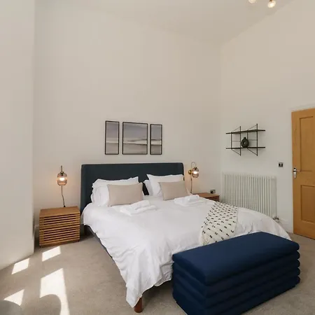 Rowley House At Stone Cross Mansion *