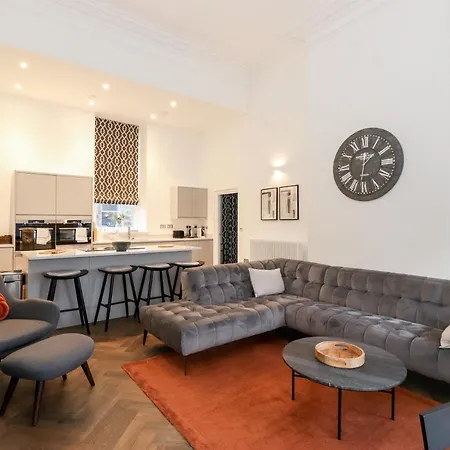 Rowley House At Stone Cross Mansion *