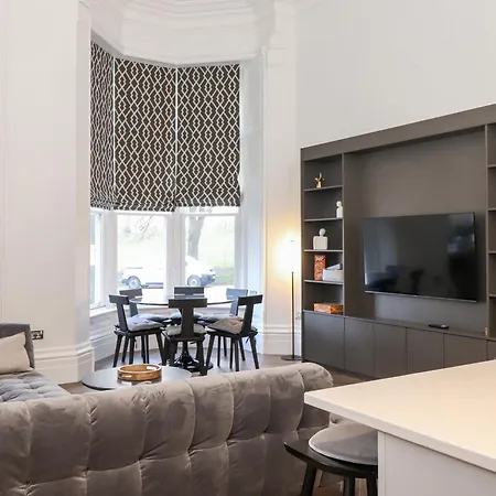 Rowley House At Stone Cross Mansion