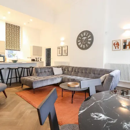 Rowley House At Stone Cross Mansion *