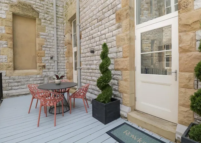 Rowley House At Stone Cross Mansion Holiday home *