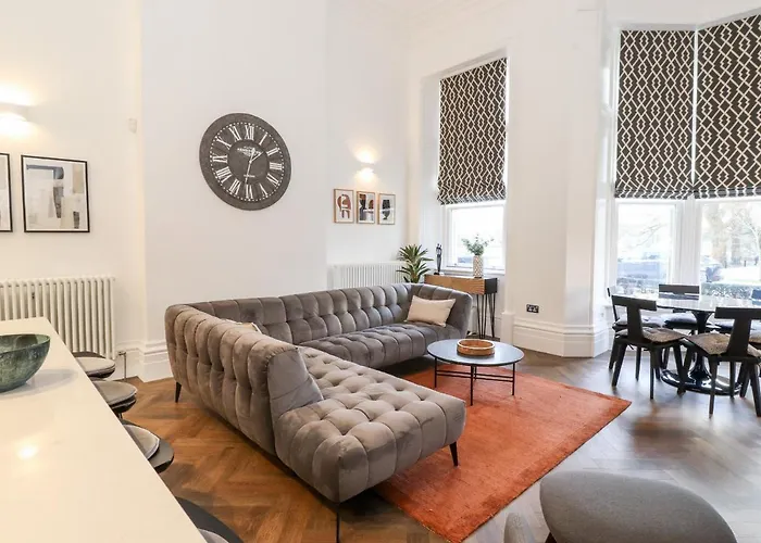 Rowley House At Stone Cross Mansion Holiday home